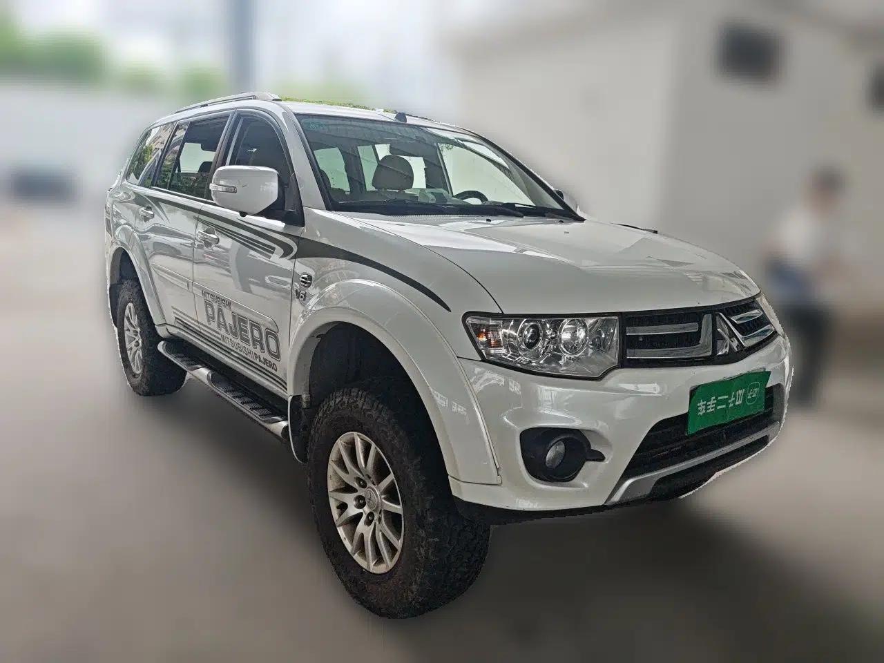 Mitsubishi Pajero Sport 2013 3.0L Automatic Two-Wheel Drive Luxury Edition — миниатюра 3