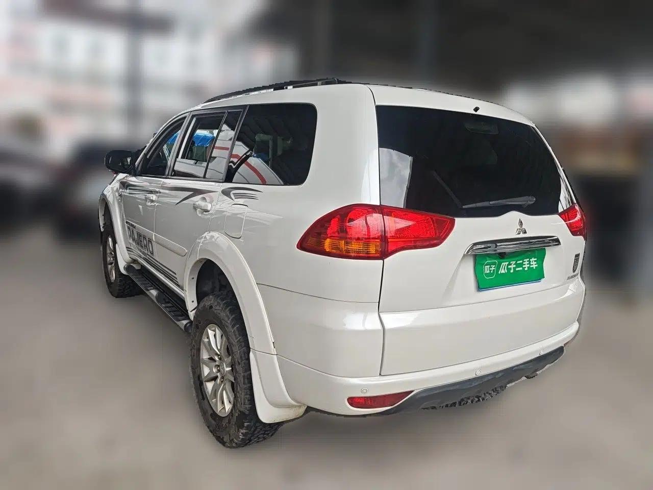 Mitsubishi Pajero Sport 2013 3.0L Automatic Two-Wheel Drive Luxury Edition — миниатюра 4