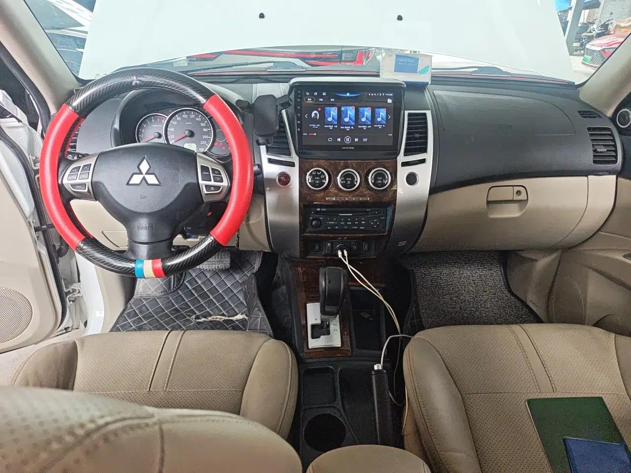 Mitsubishi Pajero Sport 2013 3.0L Automatic Two-Wheel Drive Luxury Edition — миниатюра 9