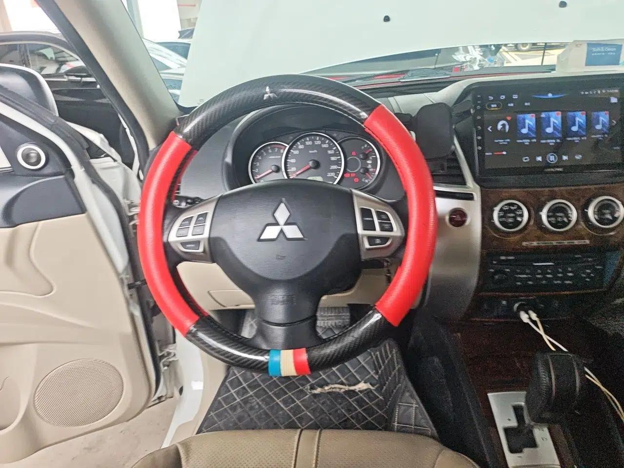 Mitsubishi Pajero Sport 2013 3.0L Automatic Two-Wheel Drive Luxury Edition — миниатюра 10