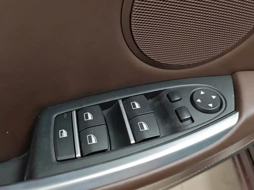 2014 BMW 5 Series GT 528i Luxury — миниатюра 9