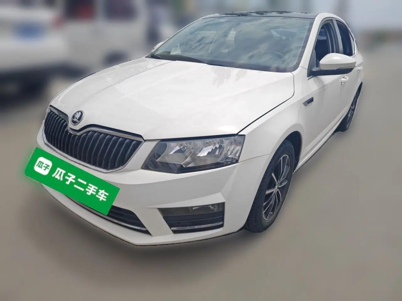 Skoda Octavia 2017 1.6L Manual Smart Drive Edition — миниатюра 1