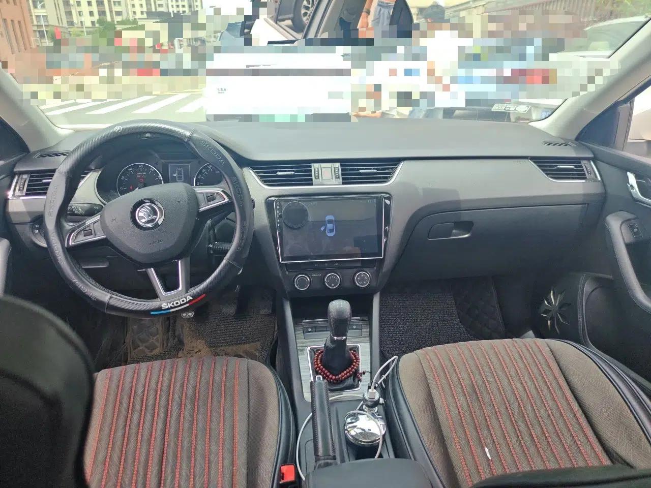 Skoda Octavia 2017 1.6L Manual Smart Drive Edition — миниатюра 9