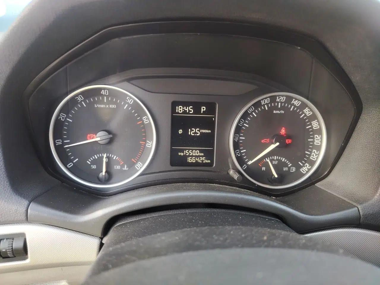 Skoda Octavia 2014 1.4TSI DSG Yijun Edition — миниатюра 11