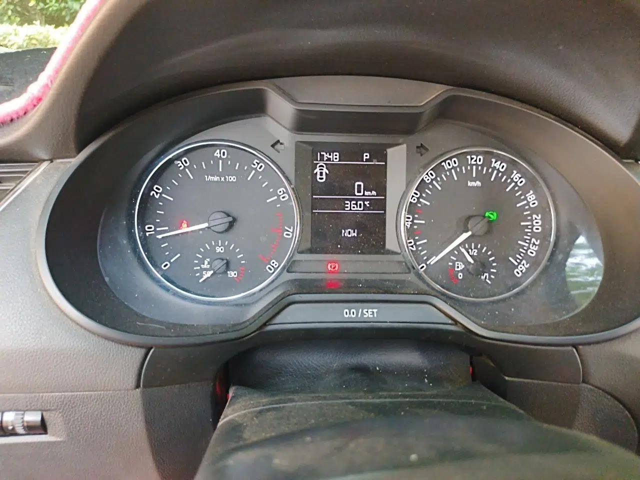 Skoda Octavia 2016 1.6L Automatic Chuanxing Edition — миниатюра 11
