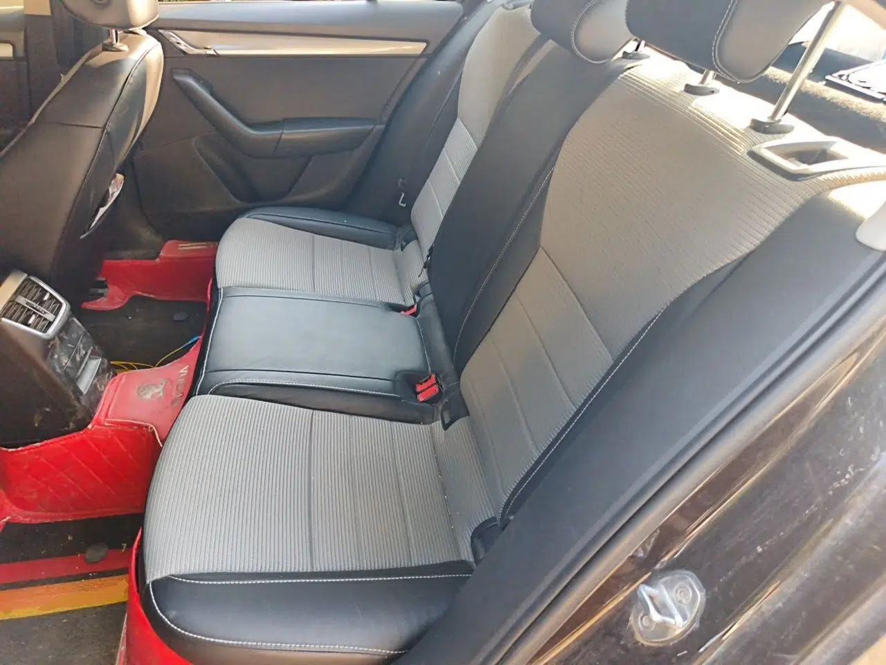 Skoda Octavia 2016 1.6L Automatic Chuanxing Edition — миниатюра 17