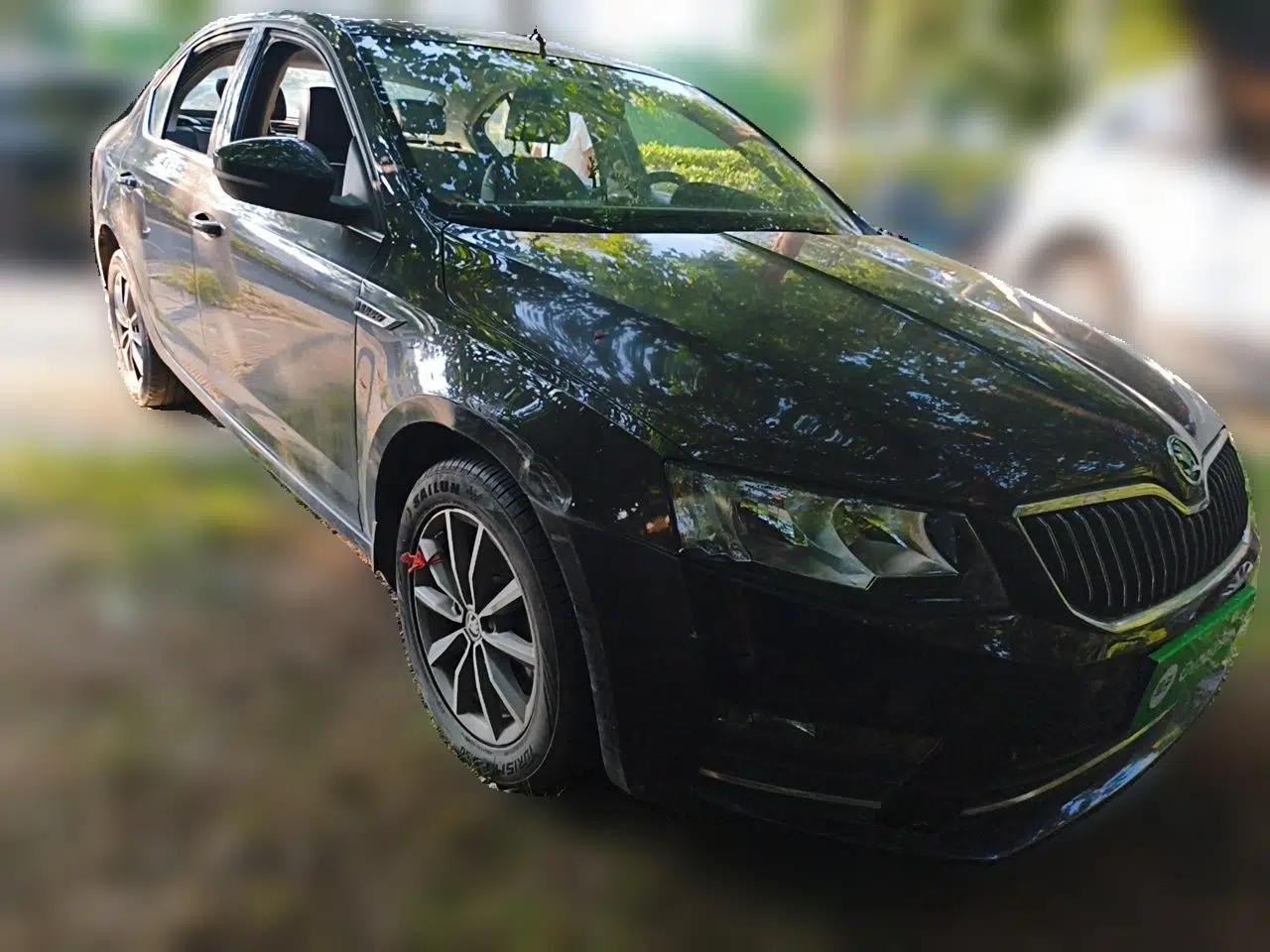 Skoda Octavia 2016 1.6L Automatic Chuanxing Edition — миниатюра 3