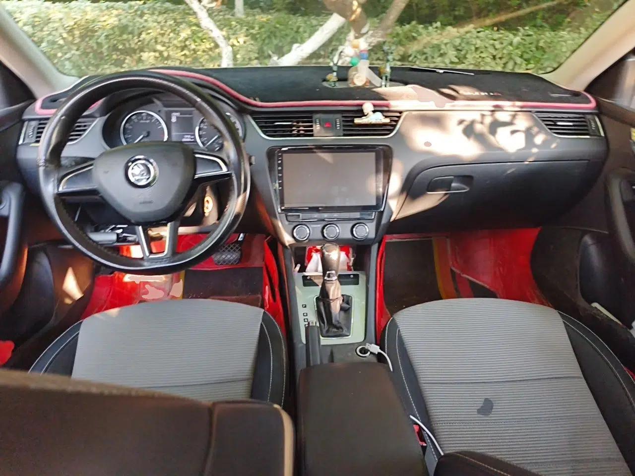 Skoda Octavia 2016 1.6L Automatic Chuanxing Edition — миниатюра 9