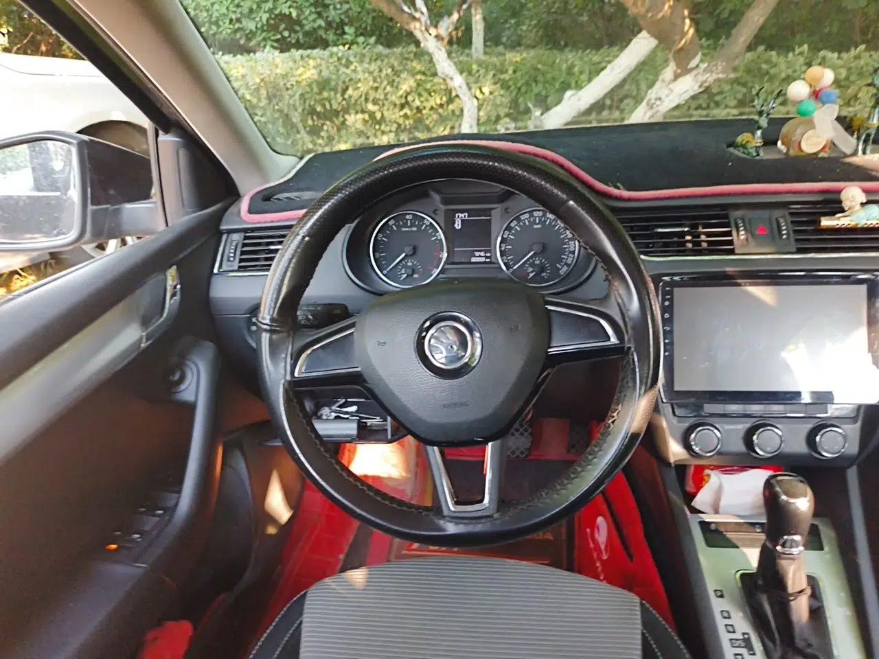Skoda Octavia 2016 1.6L Automatic Chuanxing Edition — миниатюра 10