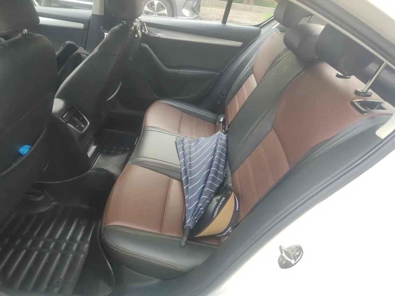 Skoda Octavia 2017 1.6L Automatic Chuanxing Edition — миниатюра 14