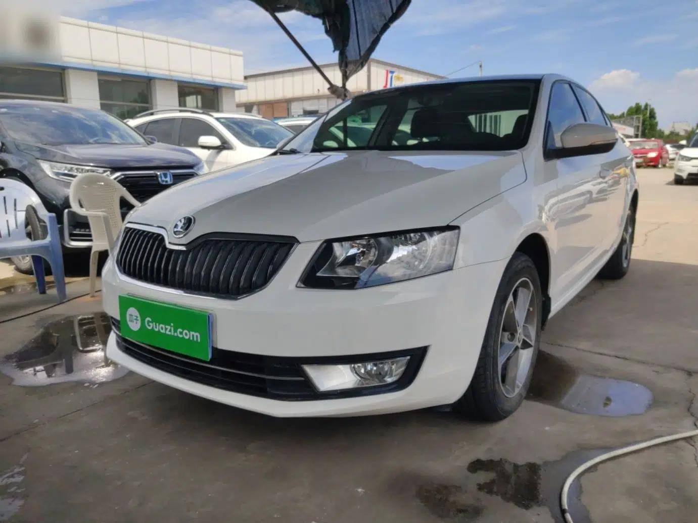 Skoda Octavia 2016 1.6L Automatic Smart Drive Edition — миниатюра 1