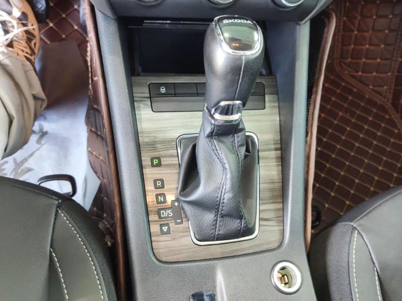 Skoda Octavia 2016 1.6L Automatic Smart Drive Edition — миниатюра 16