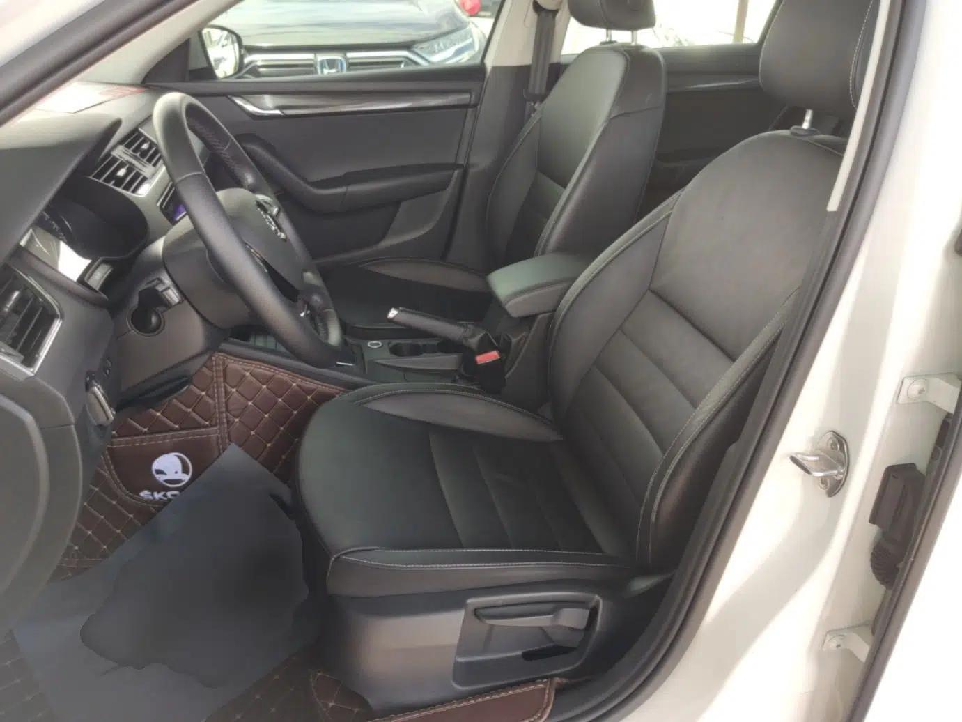 Skoda Octavia 2016 1.6L Automatic Smart Drive Edition — миниатюра 17