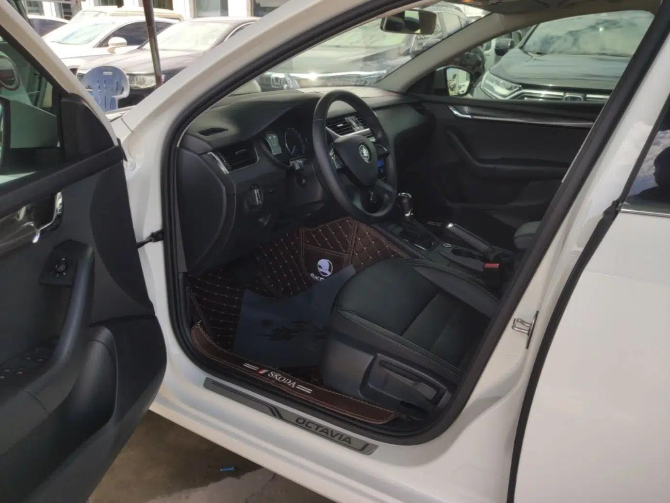Skoda Octavia 2016 1.6L Automatic Smart Drive Edition — миниатюра 18