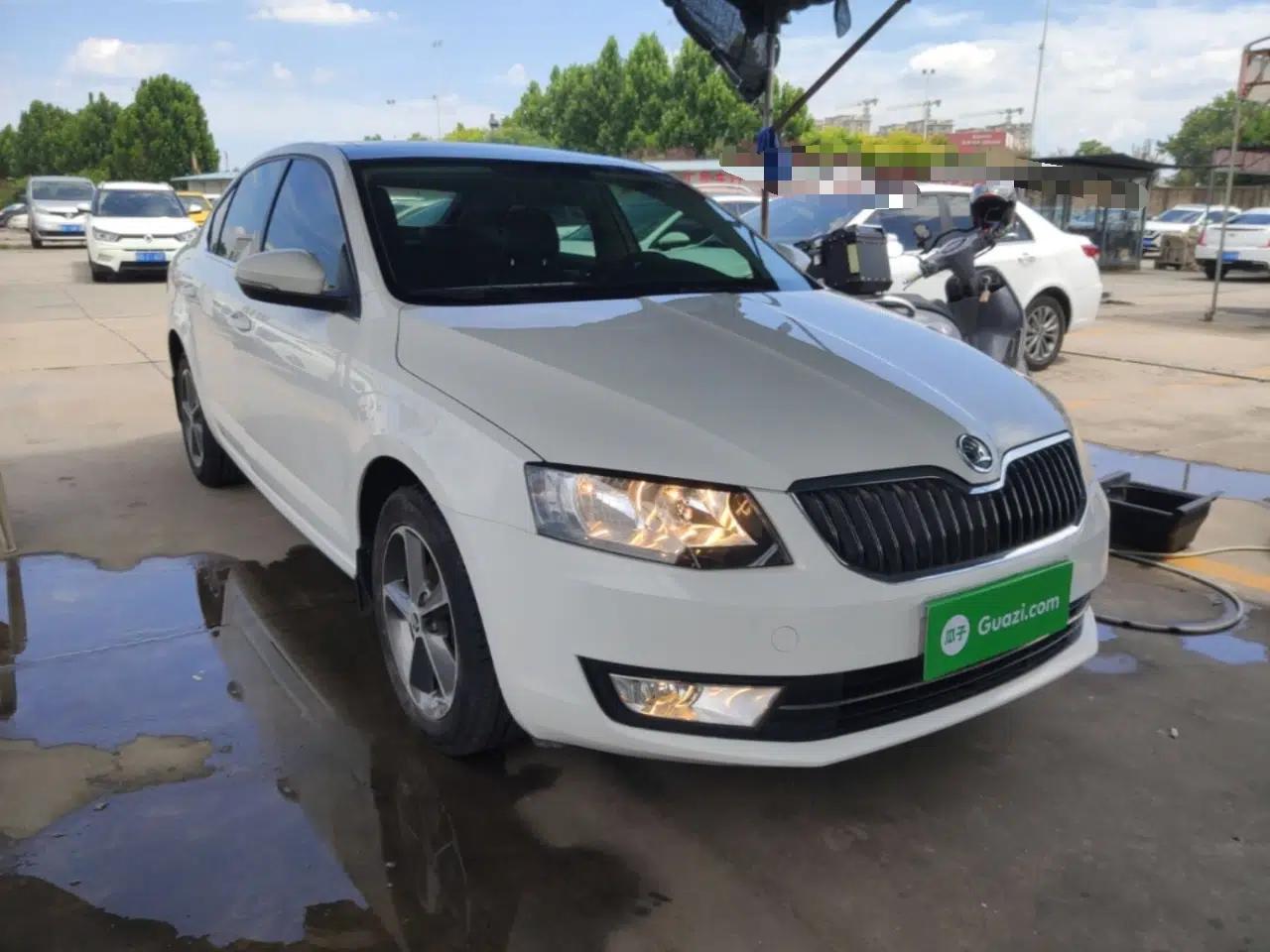 Skoda Octavia 2016 1.6L Automatic Smart Drive Edition — миниатюра 3