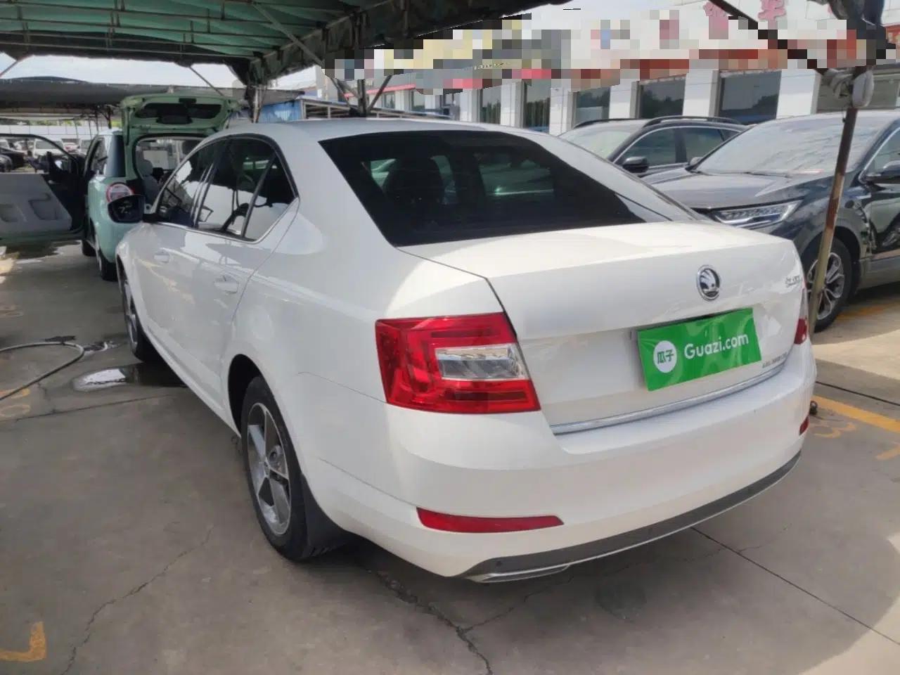 Skoda Octavia 2016 1.6L Automatic Smart Drive Edition — миниатюра 4