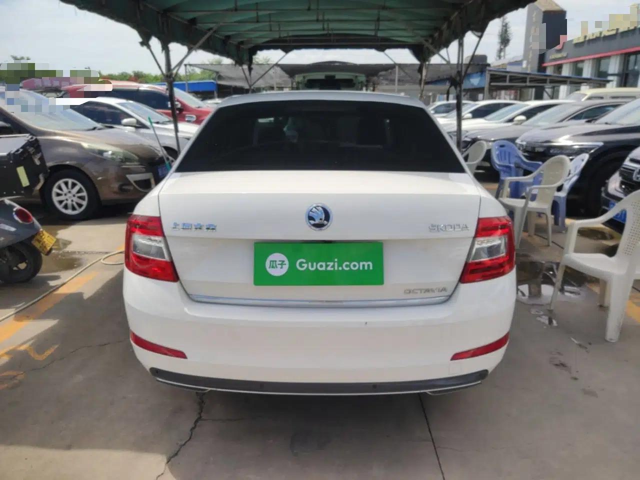 Skoda Octavia 2016 1.6L Automatic Smart Drive Edition — миниатюра 5