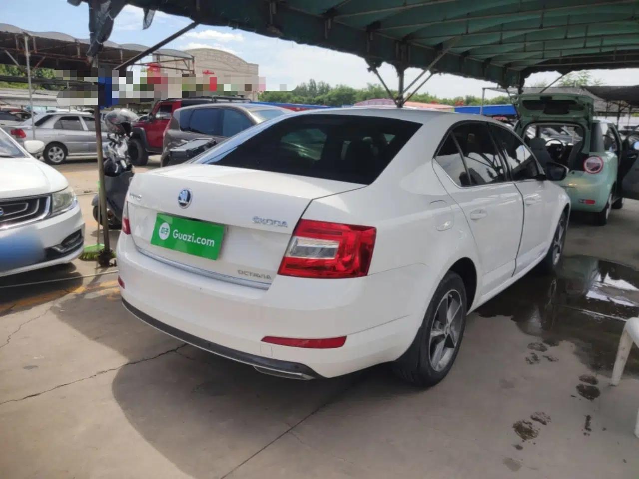 Skoda Octavia 2016 1.6L Automatic Smart Drive Edition — миниатюра 6