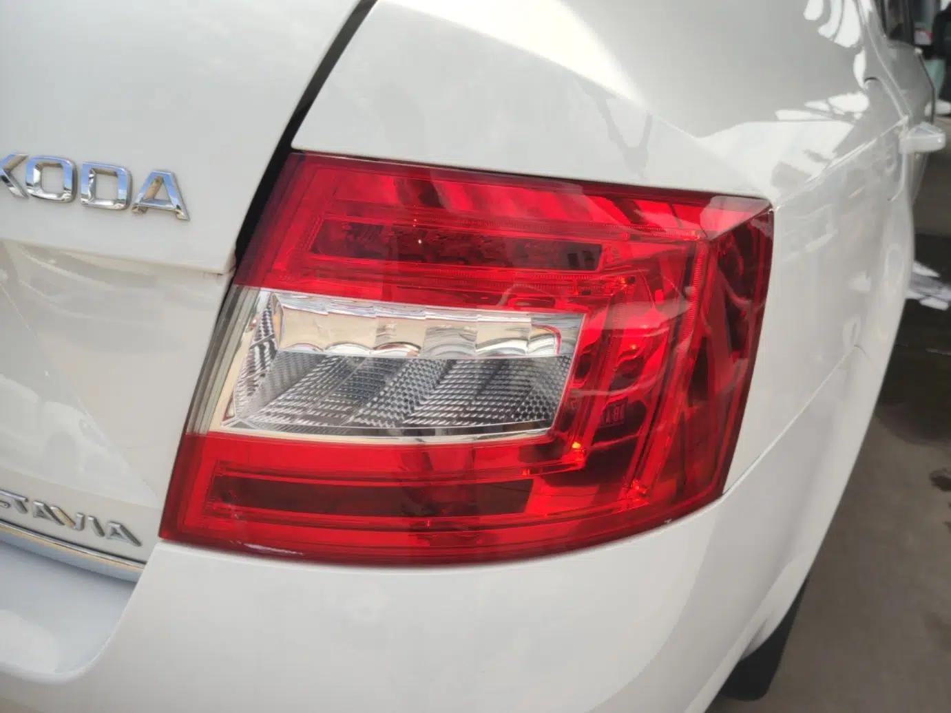 Skoda Octavia 2016 1.6L Automatic Smart Drive Edition — миниатюра 9