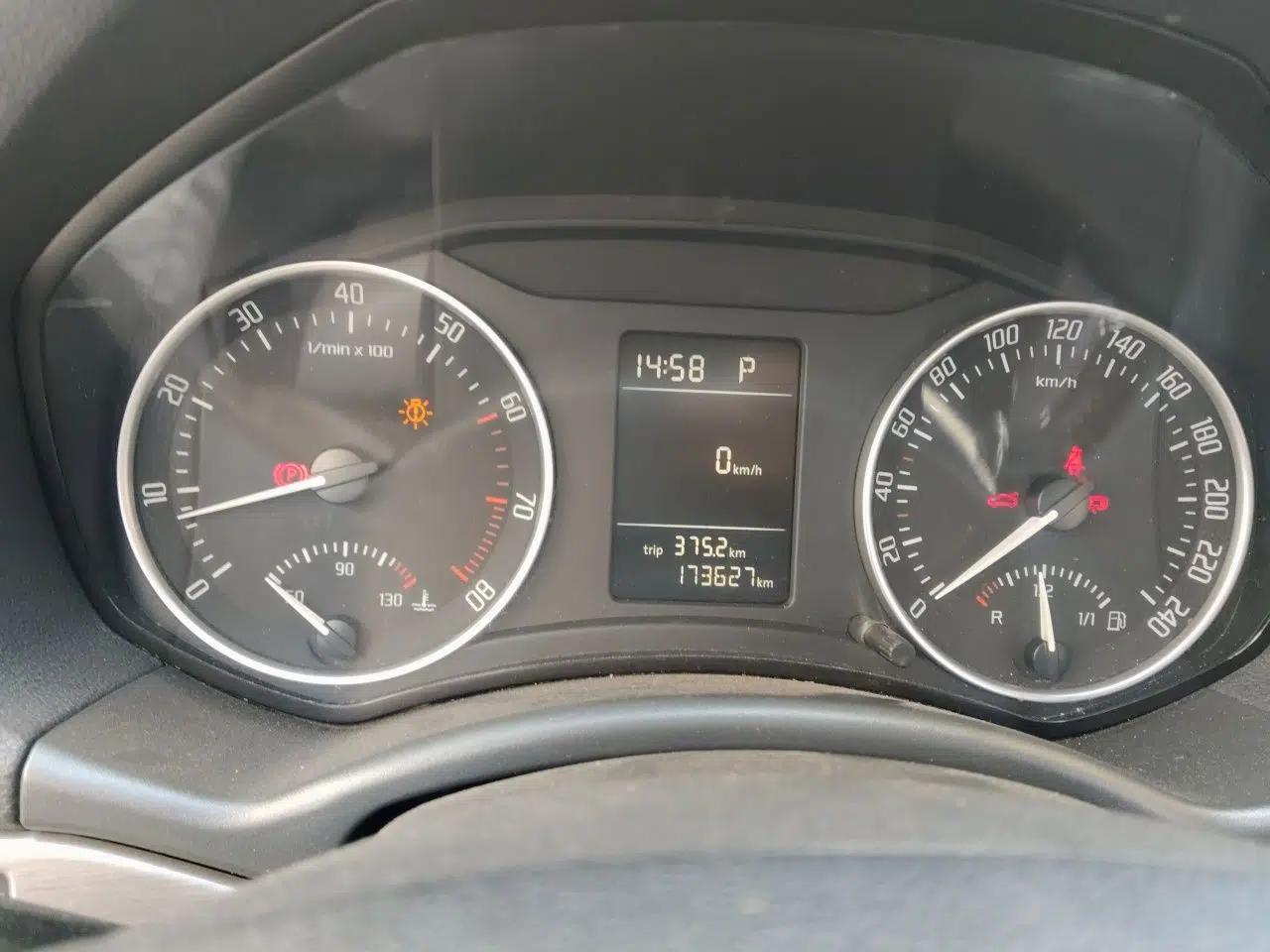 Skoda Octavia 2012 1.4TSI DSG Yijun Edition — миниатюра 11