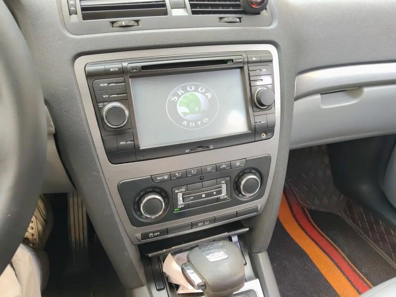 Skoda Octavia 2012 1.4TSI DSG Yijun Edition — миниатюра 13