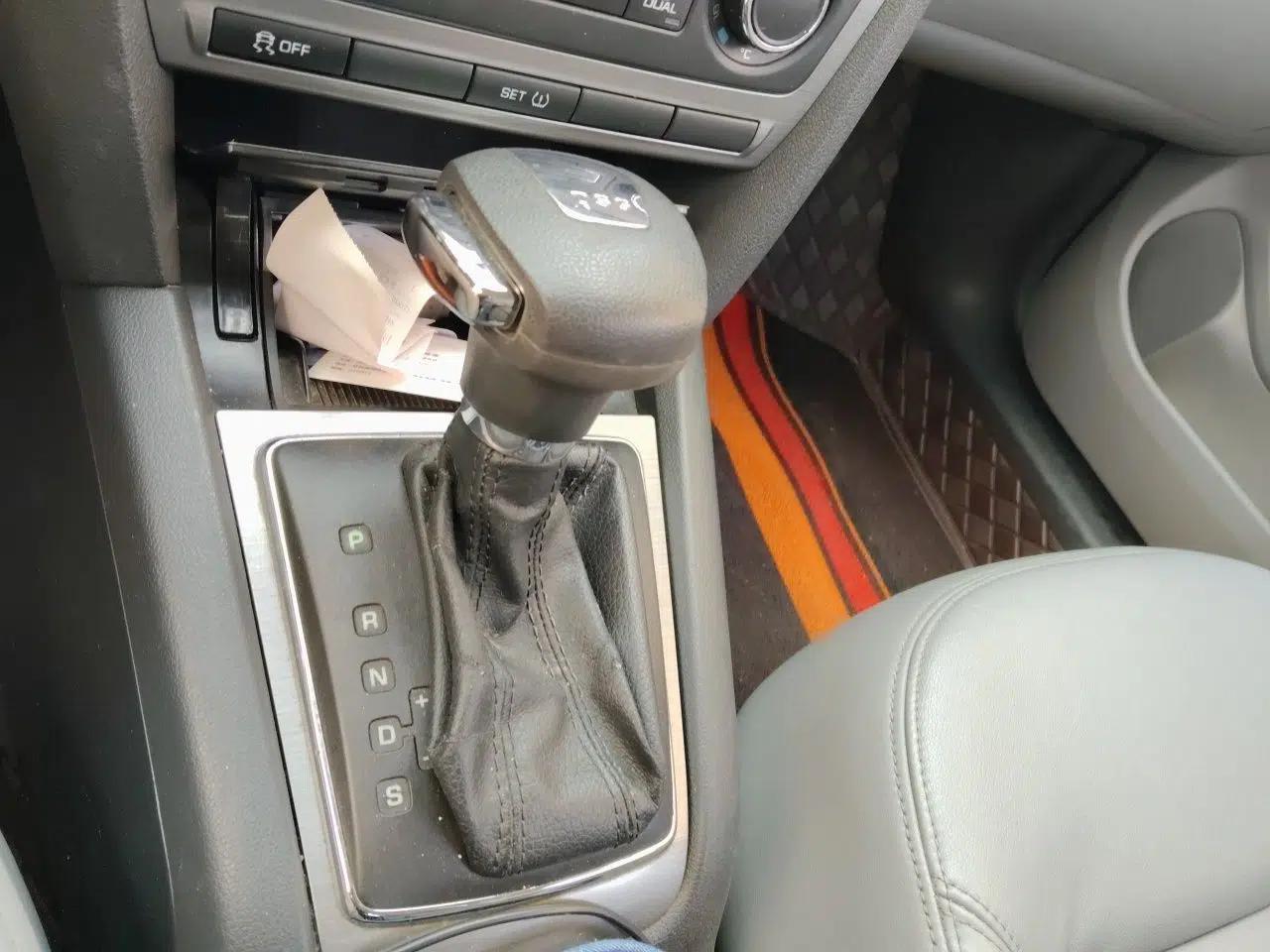 Skoda Octavia 2012 1.4TSI DSG Yijun Edition — миниатюра 14