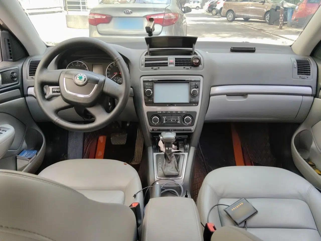 Skoda Octavia 2012 1.4TSI DSG Yijun Edition — миниатюра 9