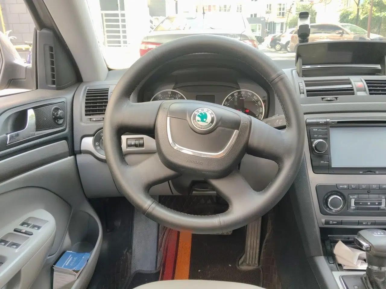 Skoda Octavia 2012 1.4TSI DSG Yijun Edition — миниатюра 10