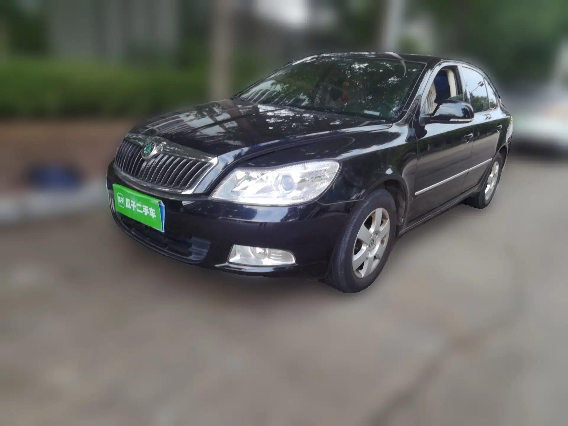 Skoda Octavia 2013 1.6L Automatic Yijun Edition — миниатюра 1