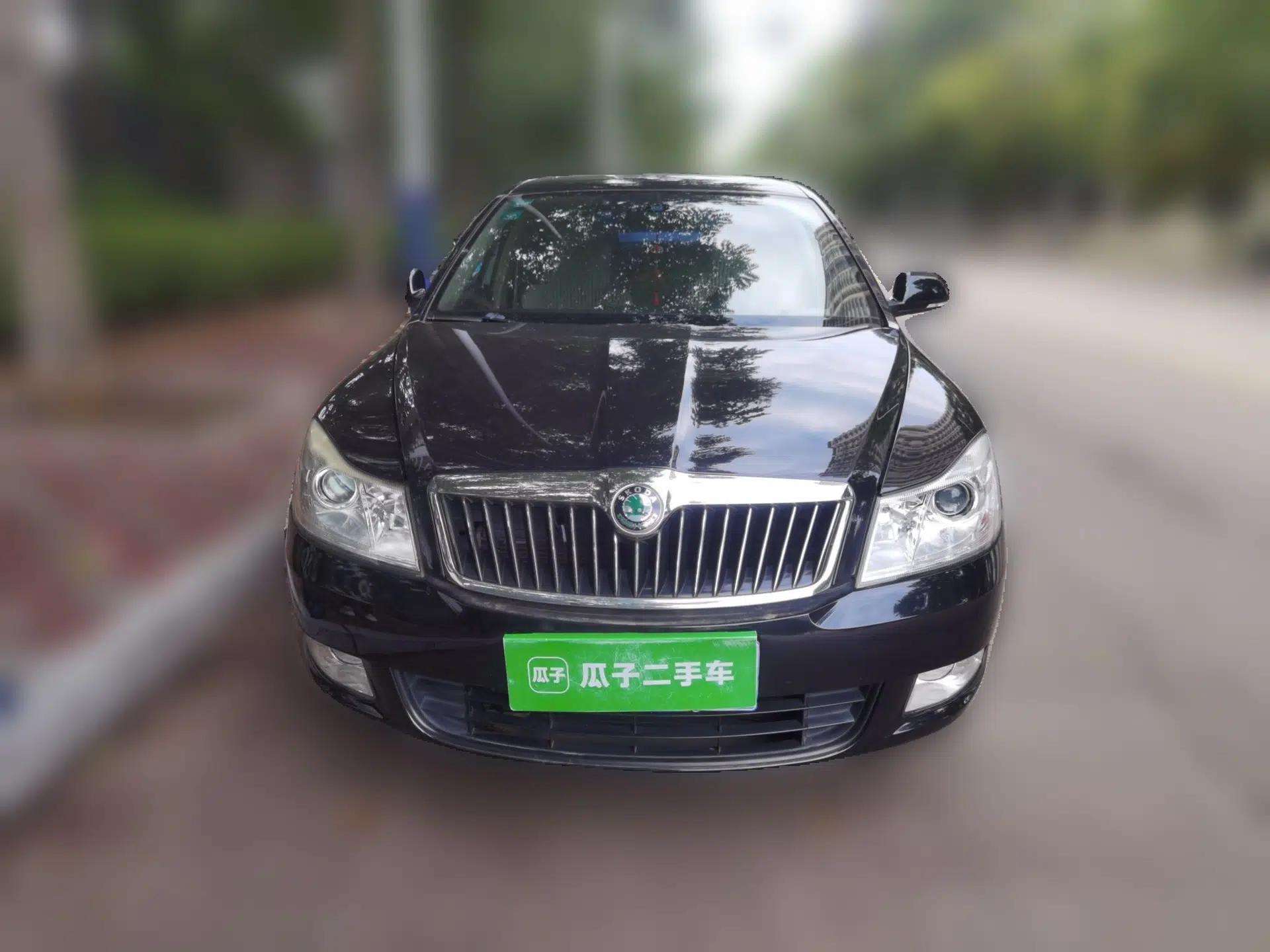 Skoda Octavia 2013 1.6L Automatic Yijun Edition — миниатюра 2