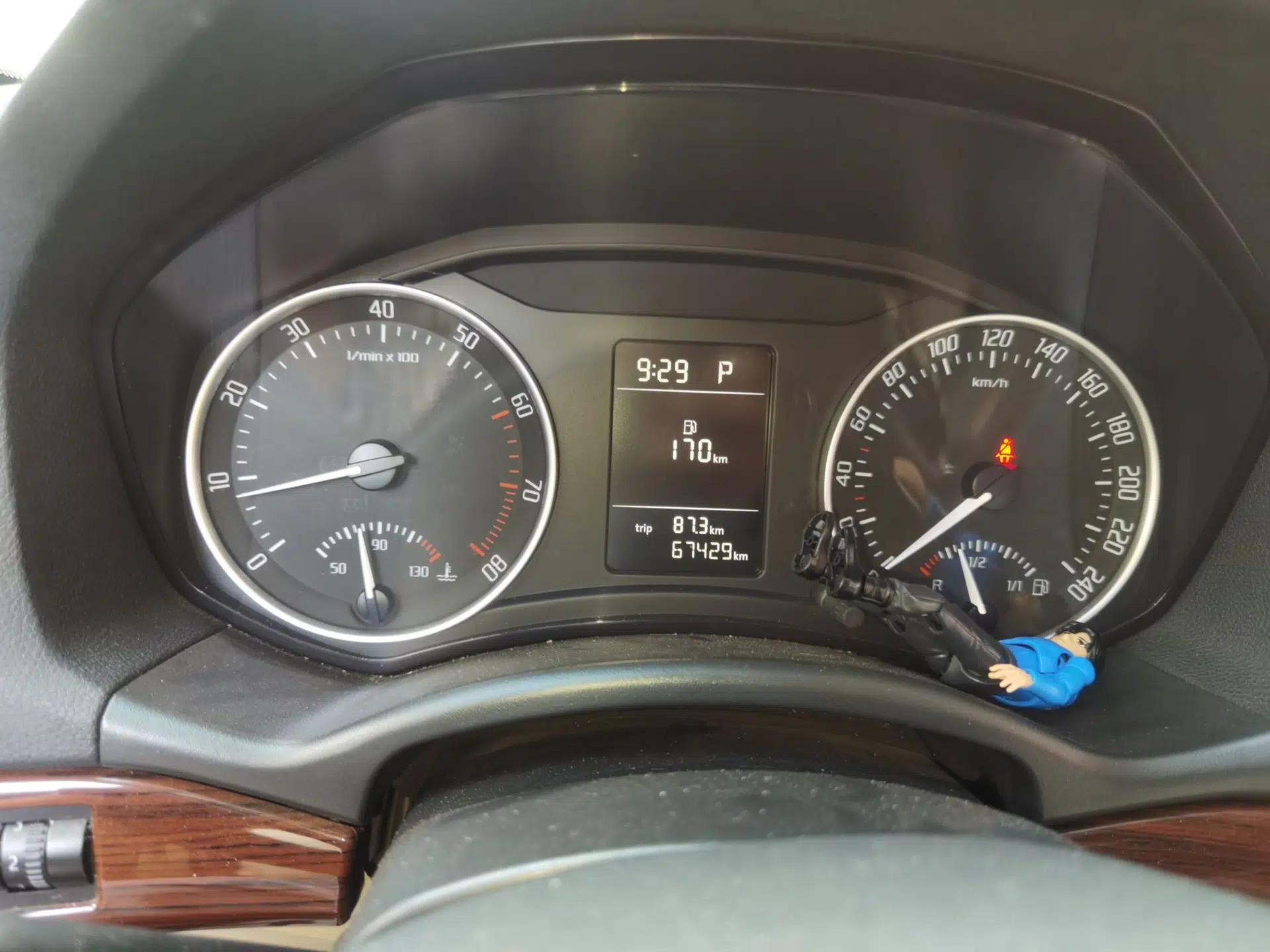 Skoda Octavia 2013 1.6L Automatic Yijun Edition — миниатюра 11