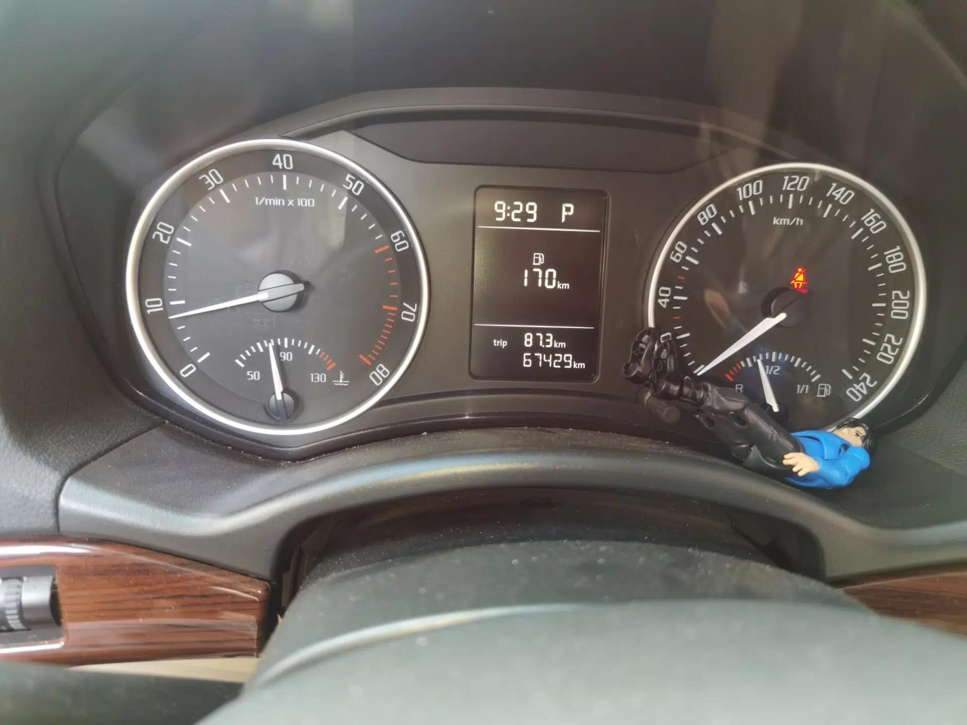 Skoda Octavia 2013 1.6L Automatic Yijun Edition — миниатюра 12