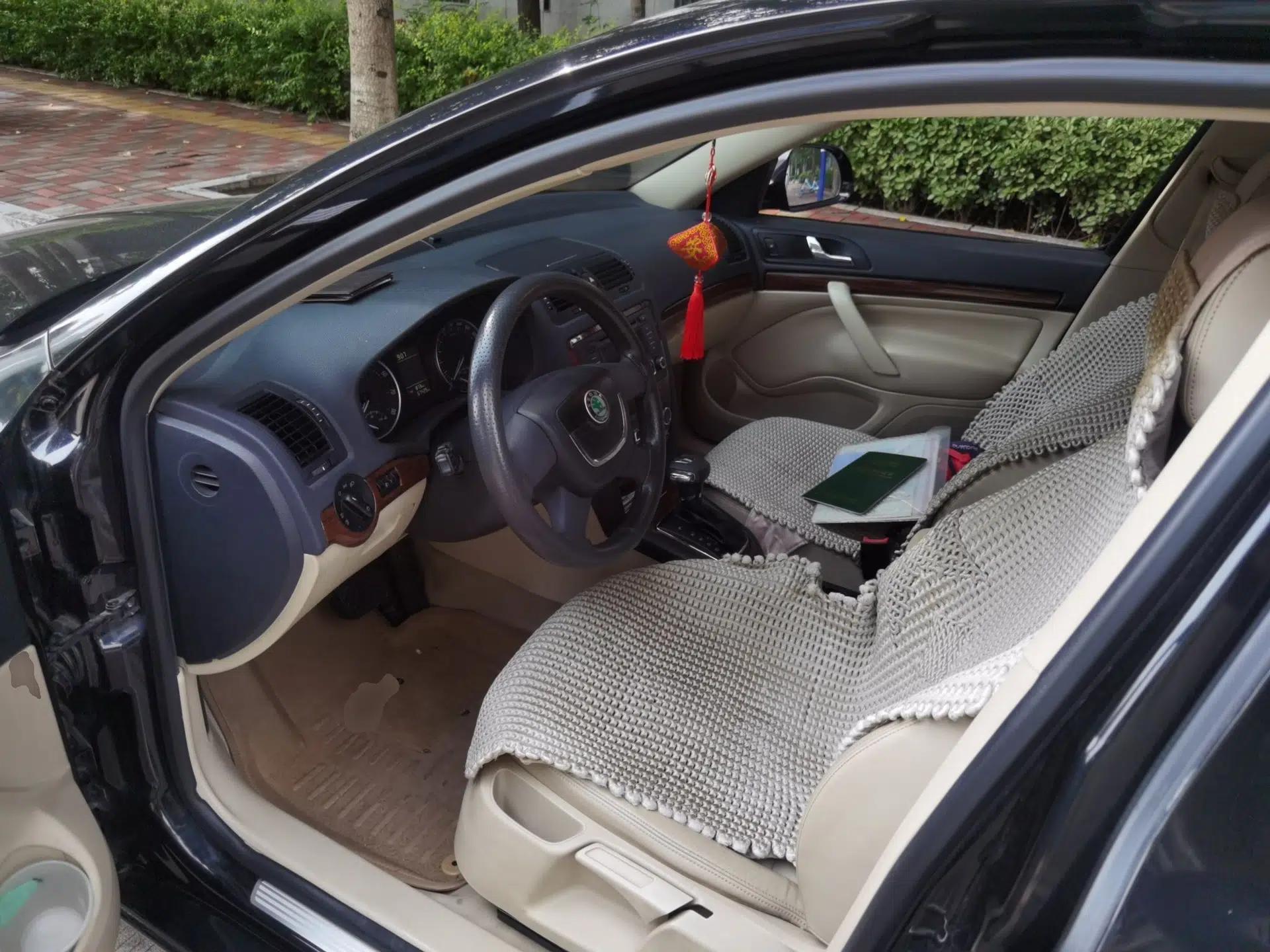 Skoda Octavia 2013 1.6L Automatic Yijun Edition — миниатюра 15