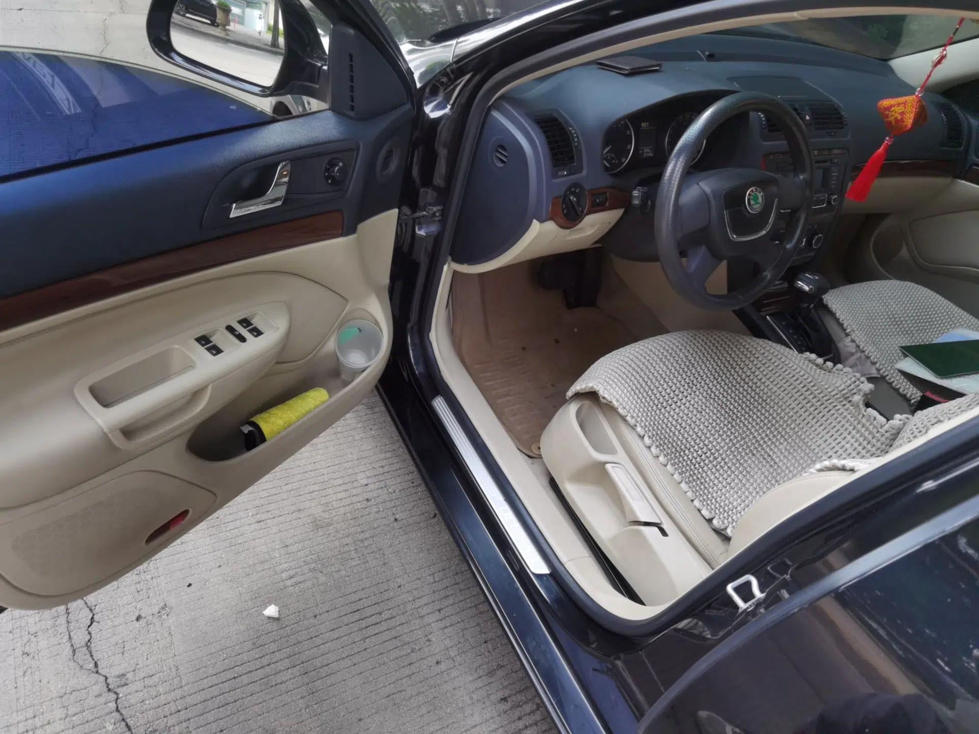Skoda Octavia 2013 1.6L Automatic Yijun Edition — миниатюра 16