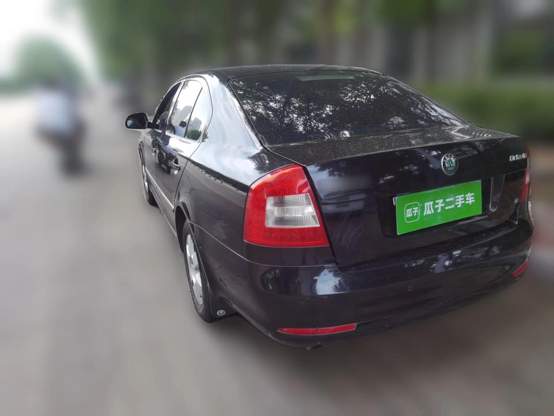 Skoda Octavia 2013 1.6L Automatic Yijun Edition — миниатюра 4