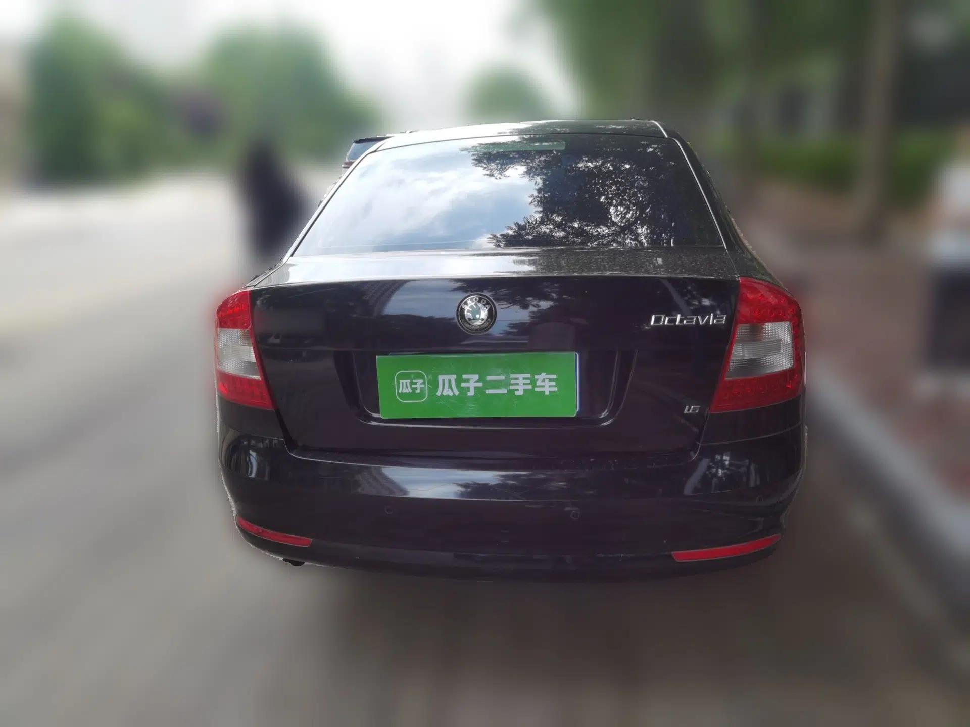 Skoda Octavia 2013 1.6L Automatic Yijun Edition — миниатюра 5