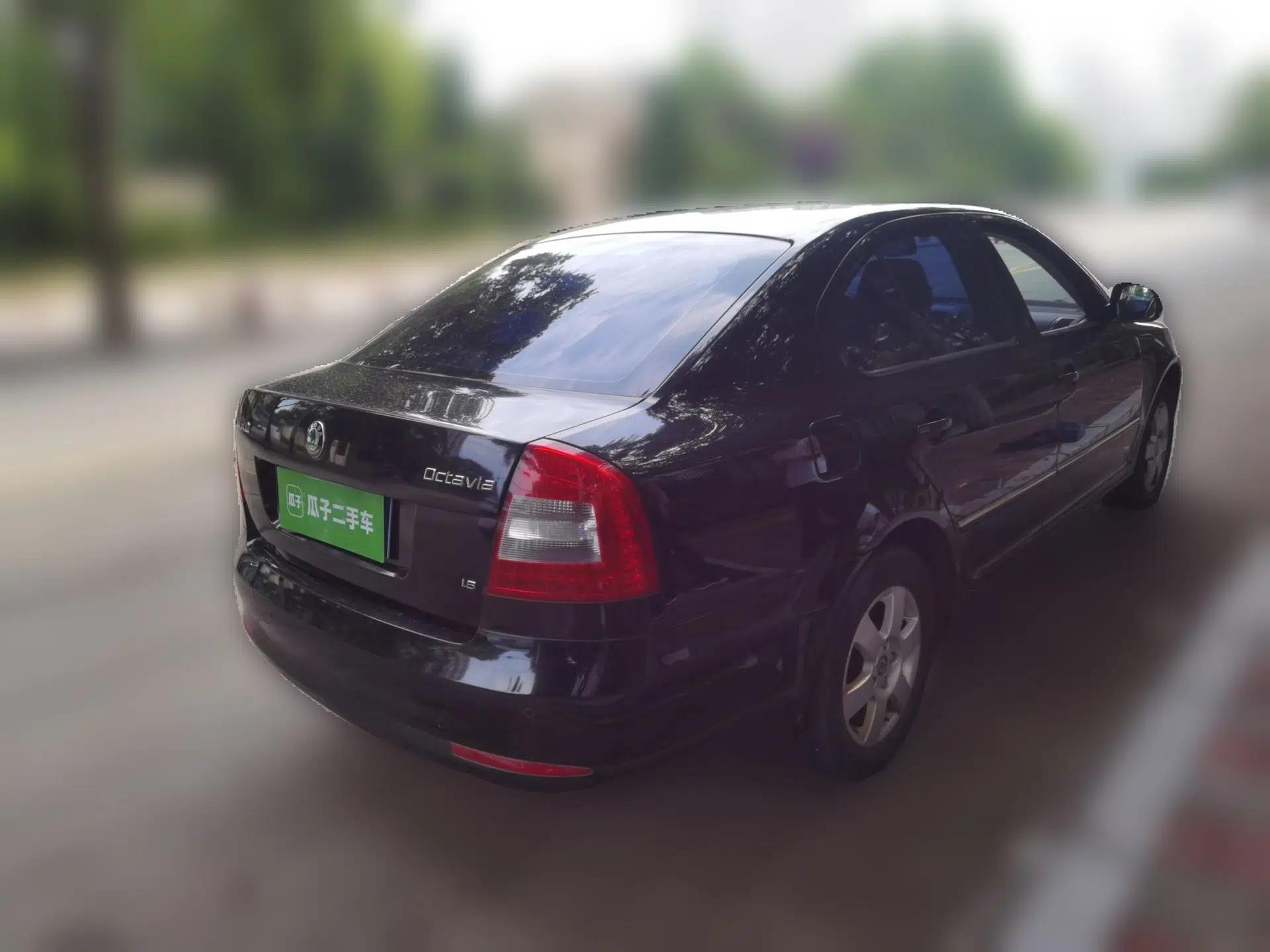 Skoda Octavia 2013 1.6L Automatic Yijun Edition — миниатюра 6