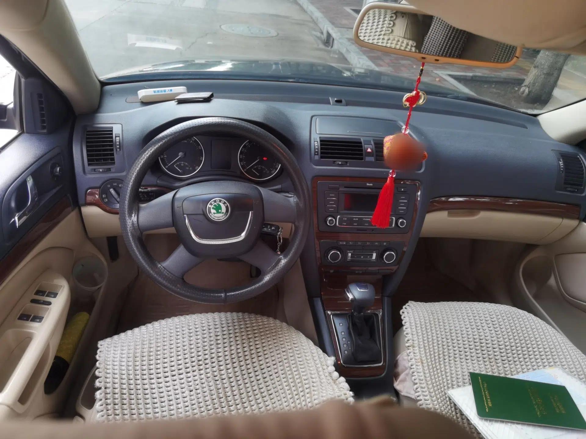 Skoda Octavia 2013 1.6L Automatic Yijun Edition — миниатюра 9