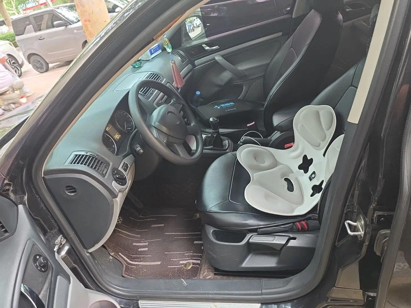 Skoda Octavia 2014 1.6L Manual Yijie Edition — миниатюра 15