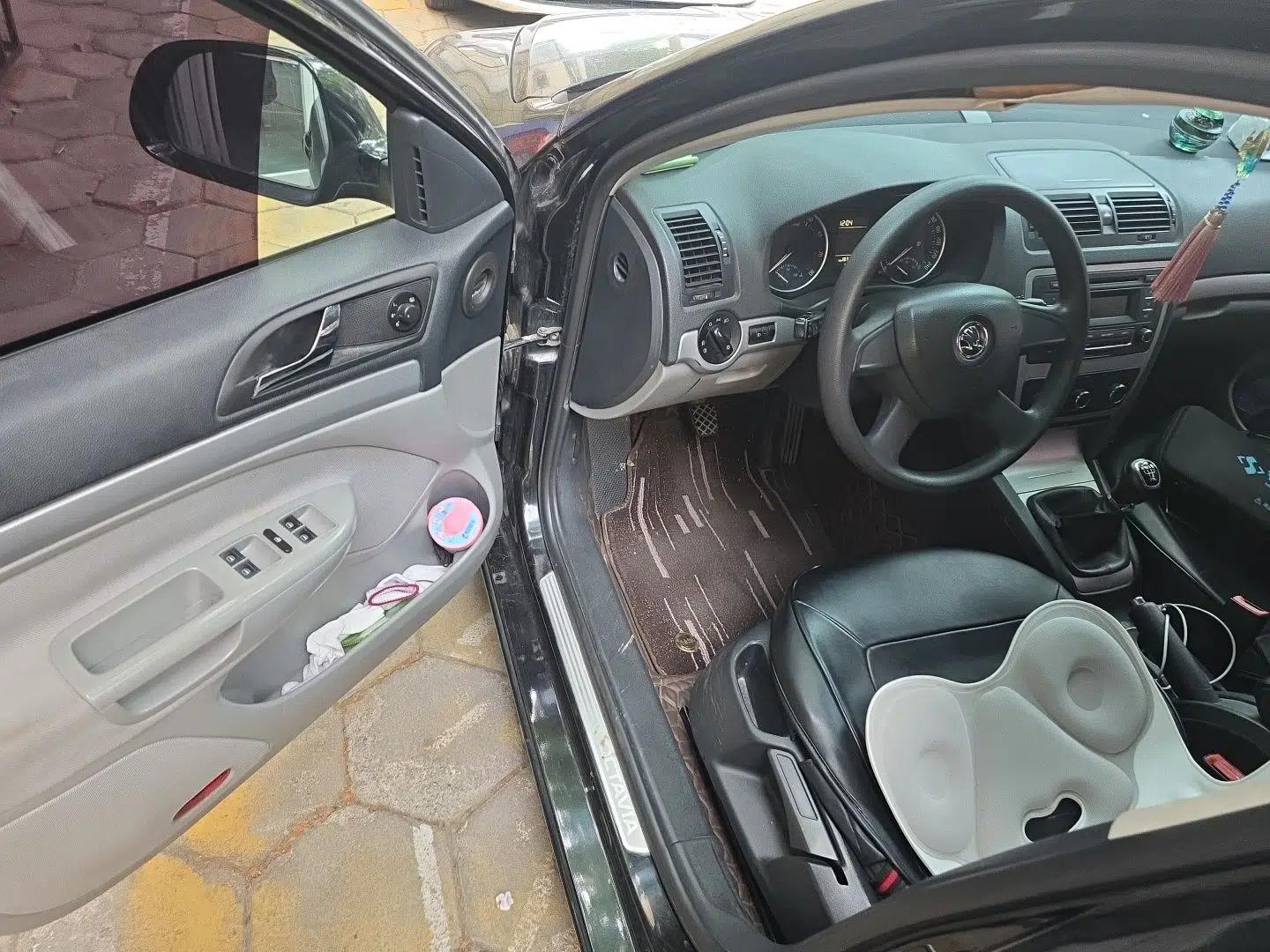 Skoda Octavia 2014 1.6L Manual Yijie Edition — миниатюра 16