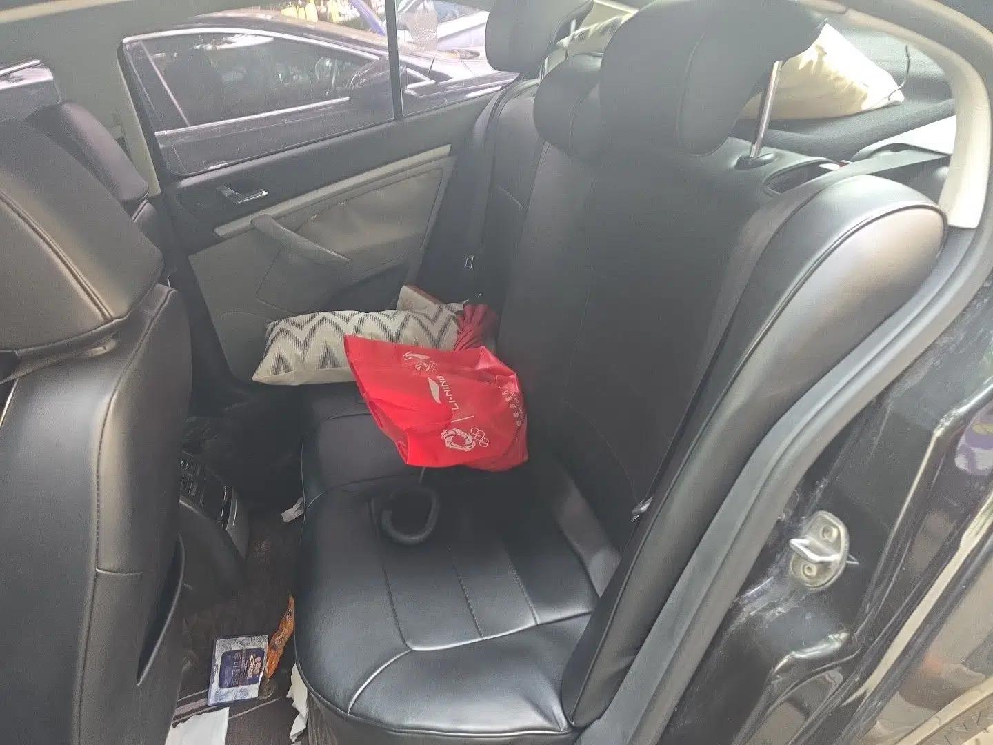 Skoda Octavia 2014 1.6L Manual Yijie Edition — миниатюра 17