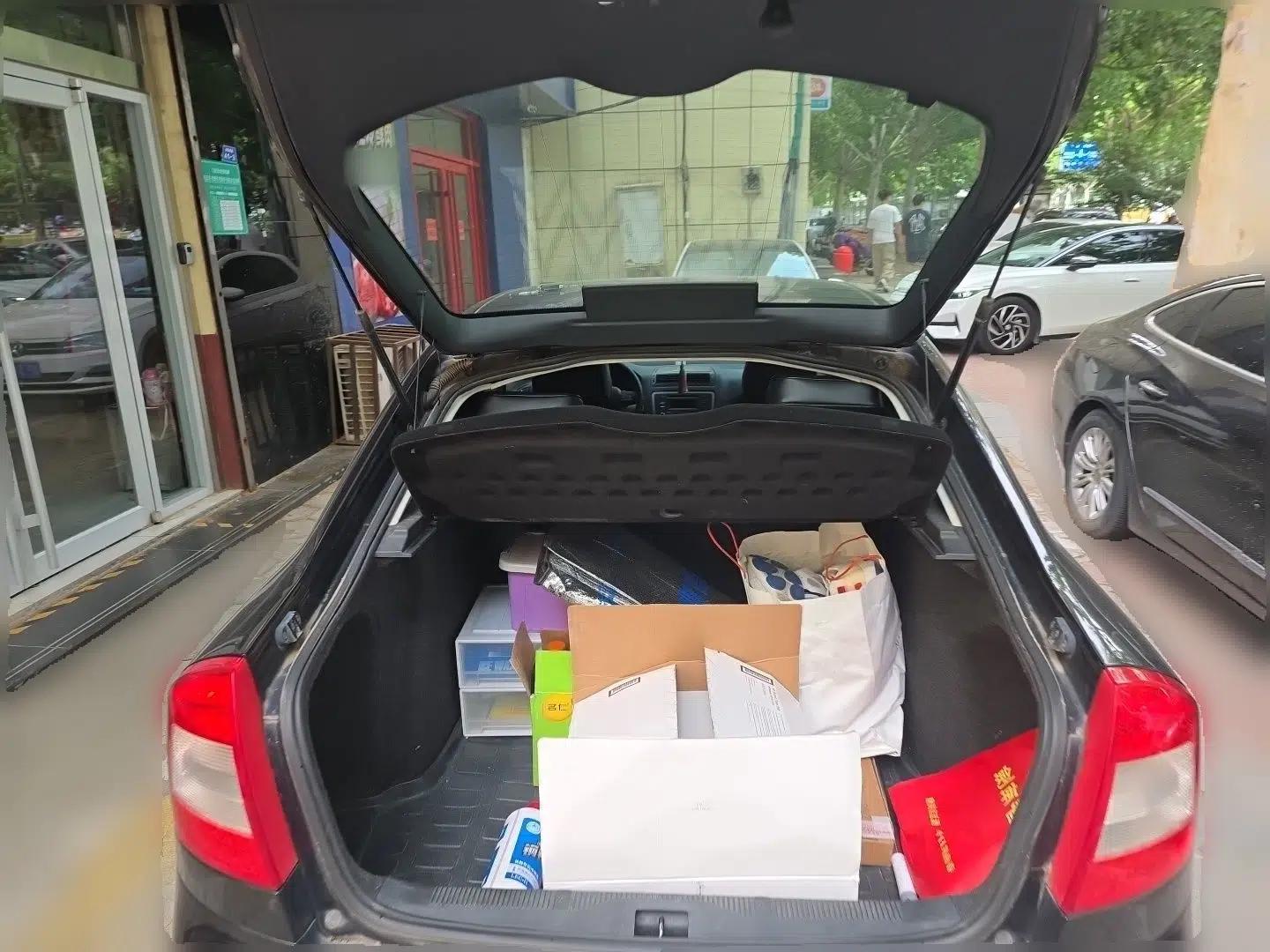 Skoda Octavia 2014 1.6L Manual Yijie Edition — миниатюра 19