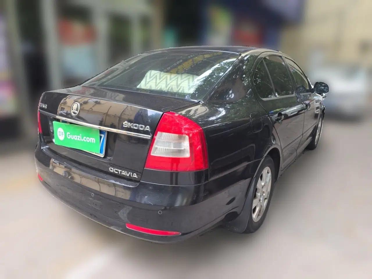 Skoda Octavia 2014 1.6L Manual Yijie Edition — миниатюра 6