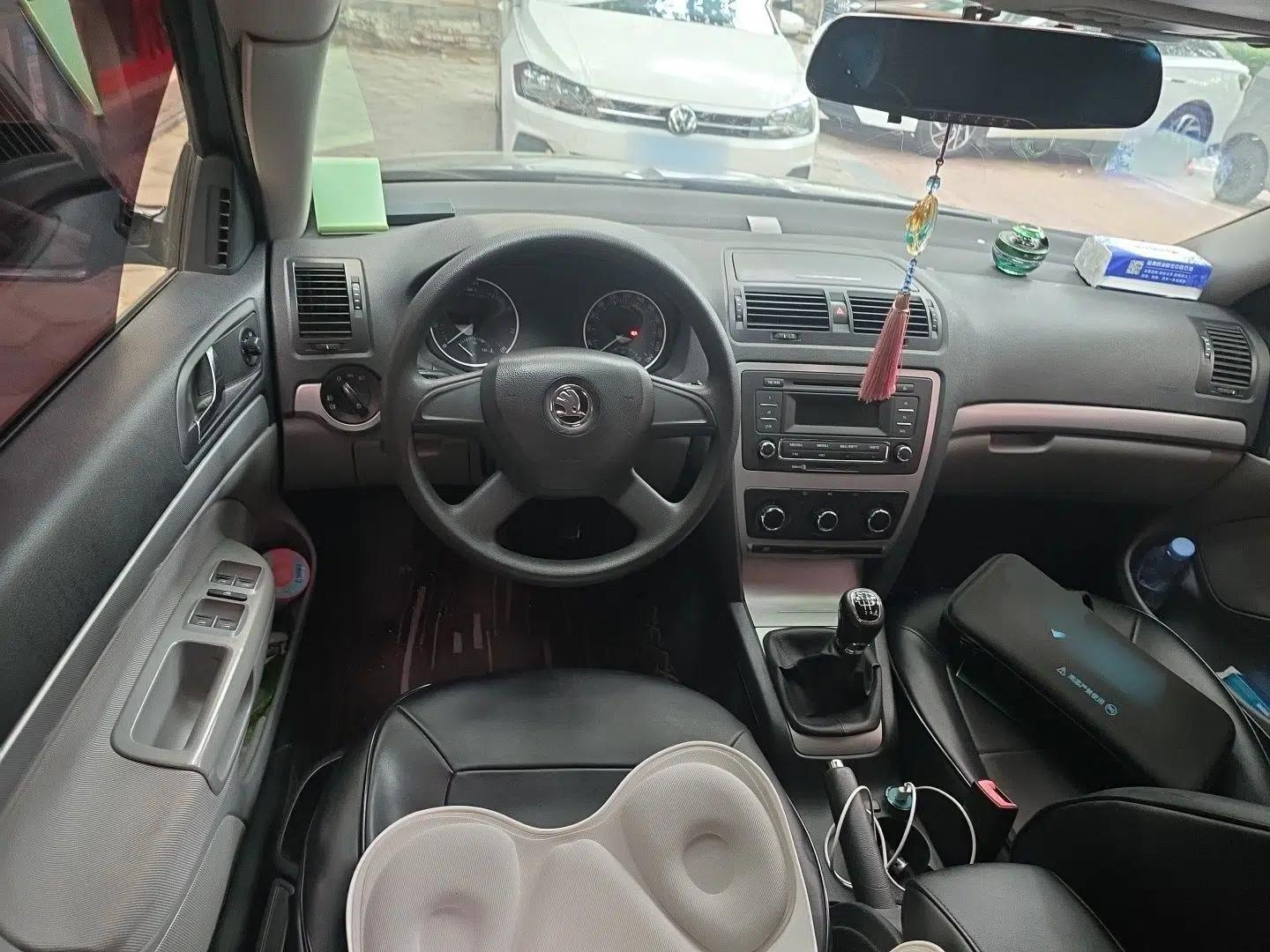 Skoda Octavia 2014 1.6L Manual Yijie Edition — миниатюра 10
