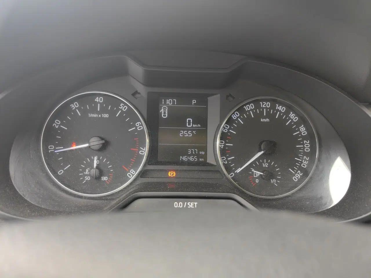 Skoda Octavia 2015 1.6L Automatic Eado Edition — миниатюра 11