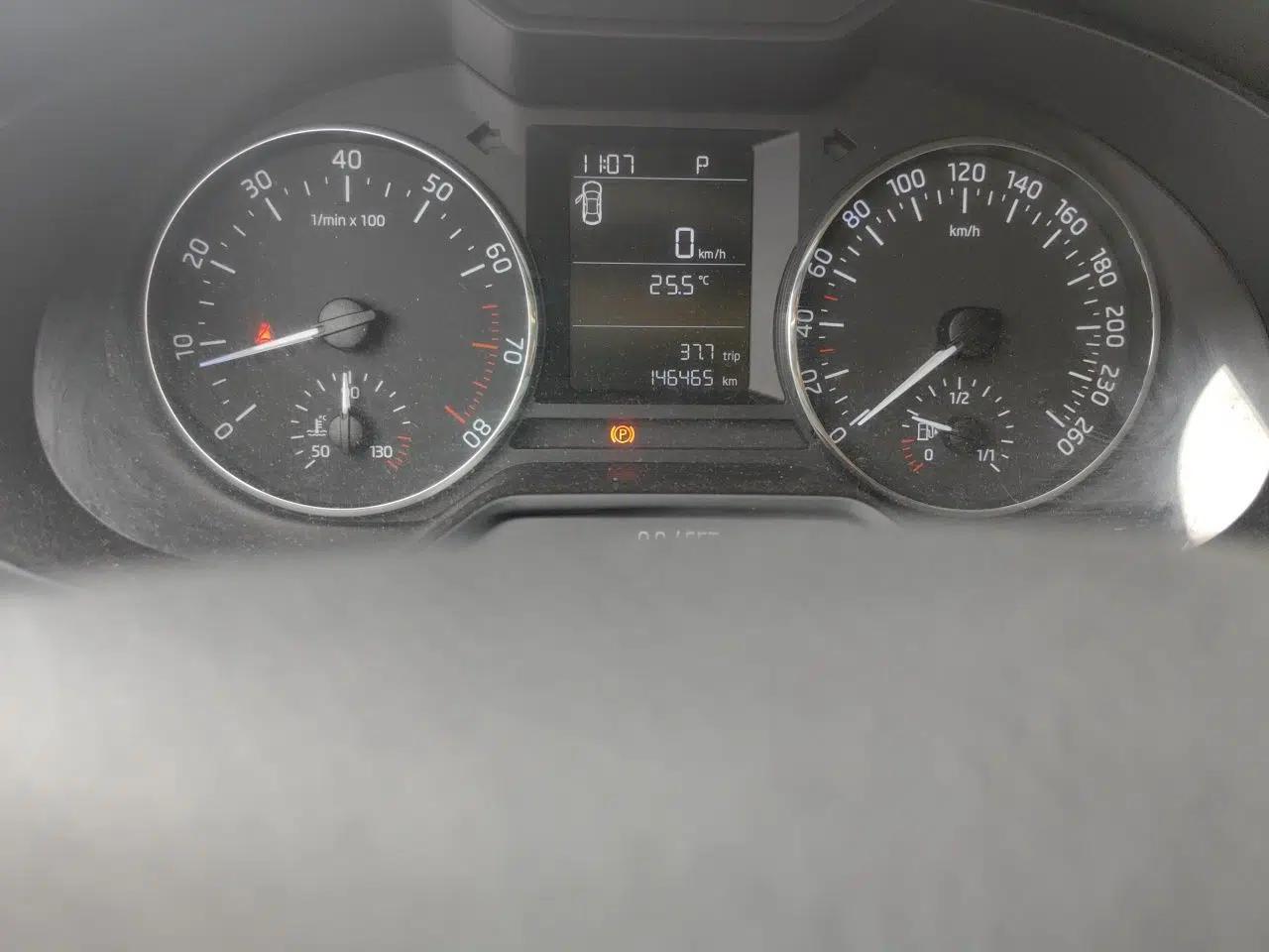 Skoda Octavia 2015 1.6L Automatic Eado Edition — миниатюра 12