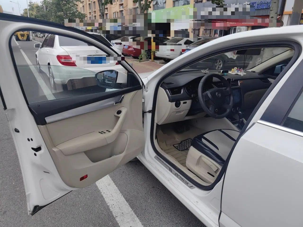Skoda Octavia 2015 1.6L Automatic Eado Edition — миниатюра 16