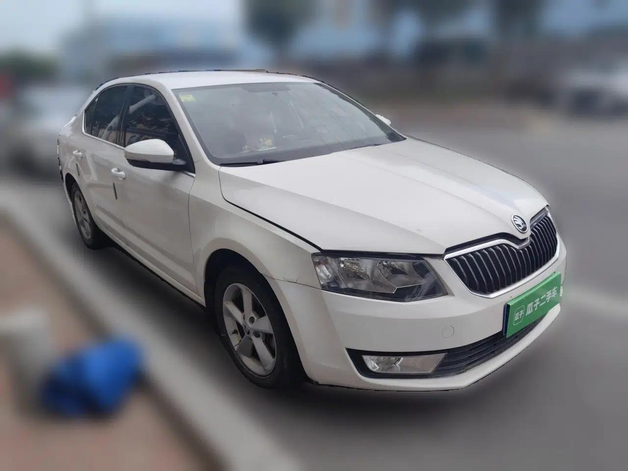 Skoda Octavia 2015 1.6L Automatic Eado Edition — миниатюра 3