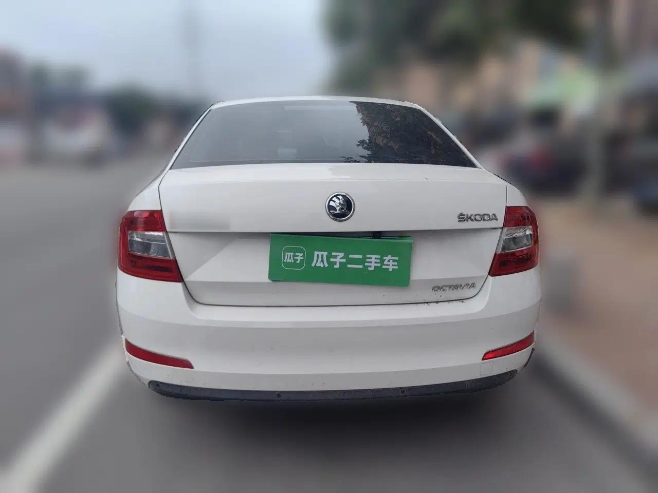 Skoda Octavia 2015 1.6L Automatic Eado Edition — миниатюра 5