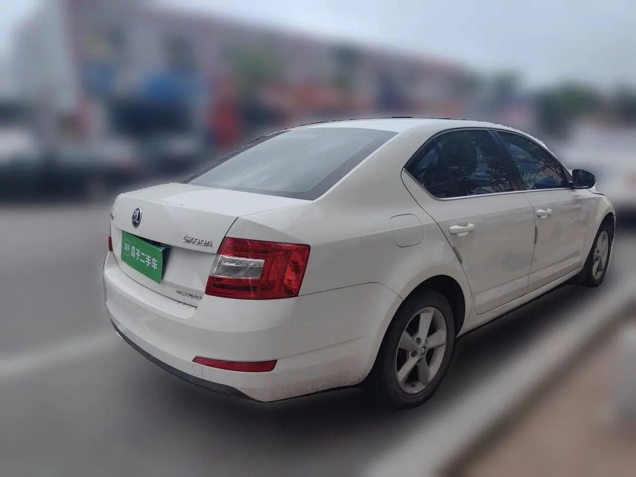 Skoda Octavia 2015 1.6L Automatic Eado Edition — миниатюра 6